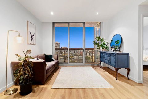 Awesome Melbourne Family Haven With Rooftop Pool - Accommodation Perth 0