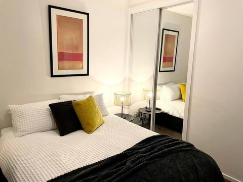 Astral Apartments - Perfectly Located 2 Bedroom Apartment In St Kilda - Accommodation Perth 2