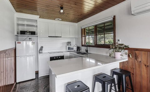 Apollo Bay Cottages- Sabine - Accommodation Perth 1