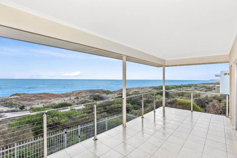 Avaya Sellicks Beachfront Getaway- Wifi - Accommodation Perth 1