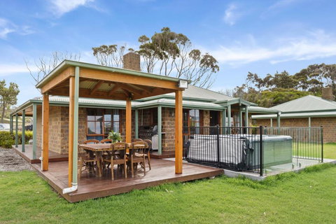 Apollo Bay Cottages- Wild Dog - Accommodation Perth 0
