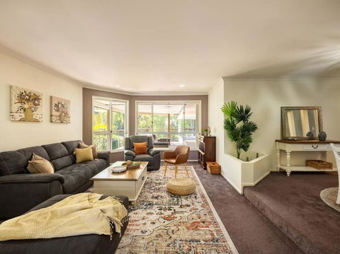 Arcadia 5BR Golfside Parkview Mansion-Tranquil, Huge Deck - Accommodation Perth 3