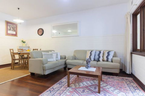 B2 Crawley Apartment 1 BRM & Sleepout Near UWA - Accommodation Perth 0