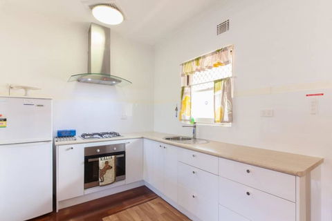 B8 Crawley Apartment 1 BRM & Sleepout Near UWA - Accommodation Perth 2