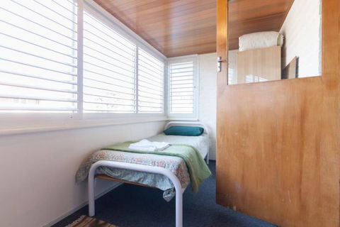 B8 Crawley Apartment 1 BRM & Sleepout Near UWA - Accommodation Perth 4