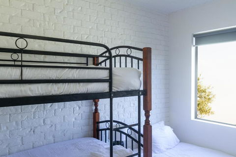 BAY PROPERTIES . Beach Street - Accommodation Perth 4