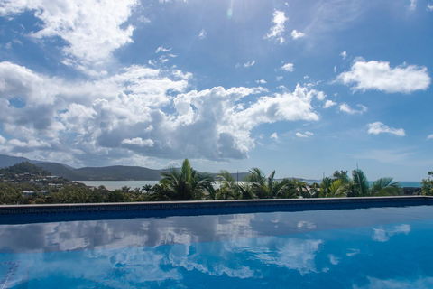 Viewpoint Holiday Home - Cannonvale - Perth Resorts 1