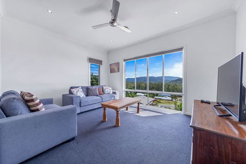 Viewpoint Holiday Home - Cannonvale - Perth Resorts 8
