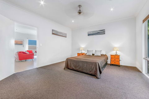 Viewpoint Holiday Home - Cannonvale - Perth Resorts 12