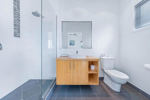 Viewpoint Holiday Home - Cannonvale - Perth Resorts 15