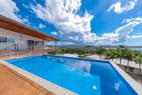 Viewpoint Holiday Home - Cannonvale - Perth Resorts 2