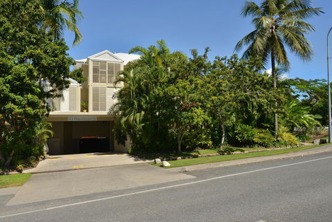 Port Douglas Apartments - Adults Only Oasis - Accommodation Perth 28
