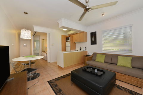 Port Douglas Apartments - Adults Only Oasis - Accommodation Perth 7