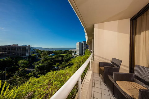 Hilton Cairns - Accommodation Perth 27