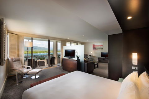 Hilton Cairns - Accommodation Perth 15