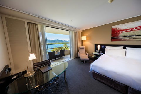 Hilton Cairns - Accommodation Perth 3