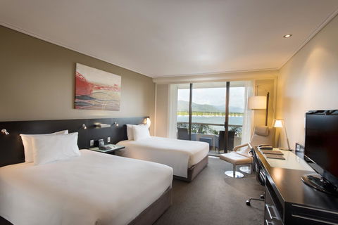 Hilton Cairns - Accommodation Perth 1