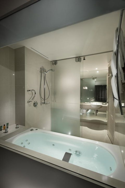 Hilton Cairns - Accommodation Perth 4