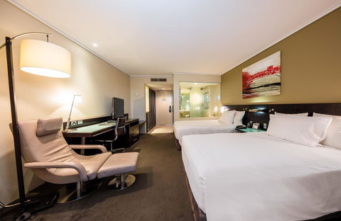 Hilton Cairns - Accommodation Perth 11