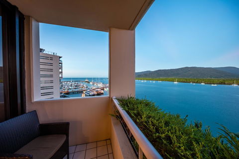 Hilton Cairns - Accommodation Perth 30