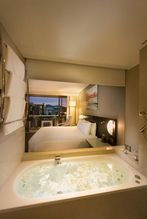 Hilton Cairns - Accommodation Perth 22