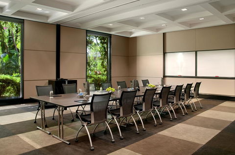 Hilton Cairns - Accommodation Perth 37