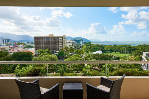 Hilton Cairns - Accommodation Perth 12