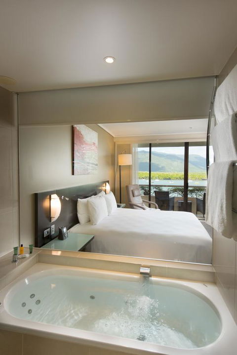 Hilton Cairns - Accommodation Perth 2