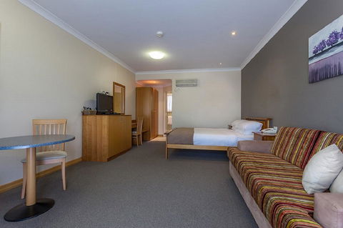 Eastgate On The Range Motel - Perth Resorts 4