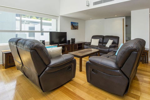 Maggies Beachfront Apartment 5 - Accommodation Perth 3