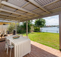 Lowset home on the canal - Dolphin Dr Bongaree - Accommodation Perth