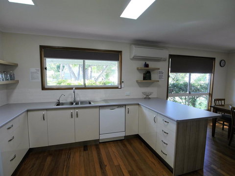 Amity Beach House - Accommodation Perth 5