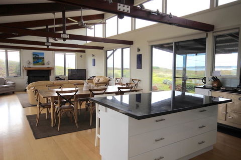 Turnstone Beach House - Perth Resorts 17