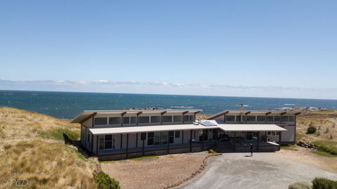 Turnstone Beach House - Perth Resorts 8
