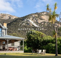Mountain Seas Lodge - Perth Resorts