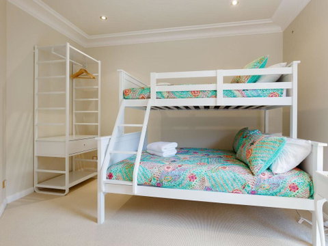 'Baylife Villa' 4a Warruga St - Large Home With WIFI, Netflix, Aircon, Linen & Spectacular Views - Accommodation Perth 1