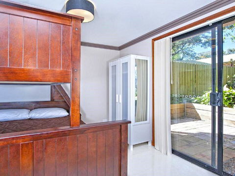 'Beach Break 2', 2/10 Lionel St - Downstairs Unit With Aircon - Perth Resorts 1