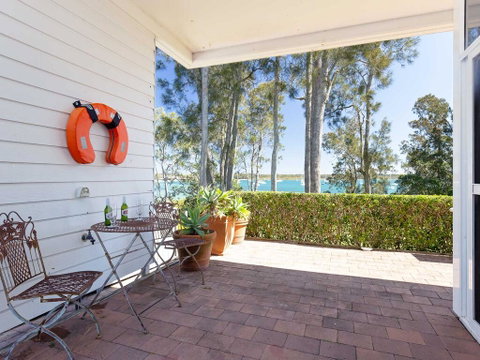 'Corlette Waterfront', 2/44 Danalene Parade - Waterfront Luxury, WIFI, Aircon, Boat Parking - Accommodation Perth 3