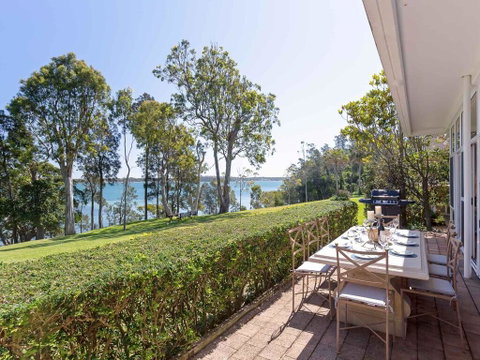 'Corlette Waterfront', 2/44 Danalene Parade - Waterfront Luxury, WIFI, Aircon, Boat Parking - Accommodation Perth 2