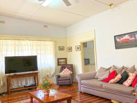 'Daves Place', 27 Rigney St - Holiday House With WIFI, Aircon & Boat Parking - Perth Resorts 1