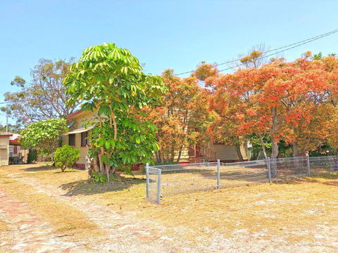 'Daves Place', 27 Rigney St - Holiday House With WIFI, Aircon & Boat Parking - Perth Resorts 0