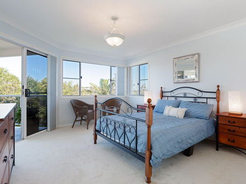 'GrandView', 10 Grandview Close - Huge House With Water Views, Aircon, WIFI, Netflix, Foxtel & Billiard Table - Accommodation Perth 1