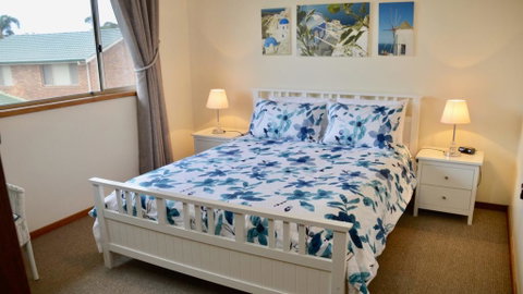 'Lighthouse Palms' - Accommodation Perth 2