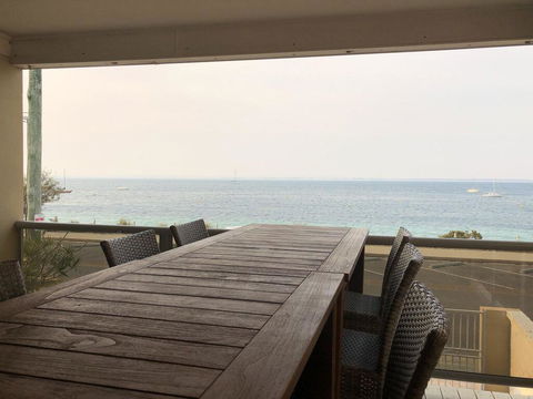 'Mooring Two Upstairs', 23 Shoal Bay Rd - Stunning Views, WIFI, Air Conditioning And Boat Parking - Perth Resorts 1