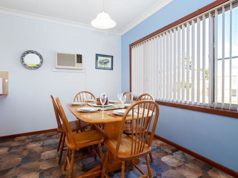 'Rutland', 1/13 Cromarty Road - Pet Friendly, Boat Parking, Water Views, Air Con - Accommodation Perth 1