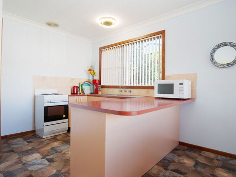 'Rutland', 1/13 Cromarty Road - Pet Friendly, Boat Parking, Water Views, Air Con - Accommodation Perth 2