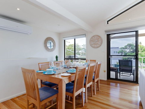 'Sandy Point Haven', 21a Sandy Point Rd - Stylish Haven With WIFI, Air Conditioning & Water Views - Accommodation Perth 3