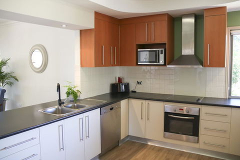 'Top Tier' Dog Friendly Holiday Home - Accommodation Perth 1