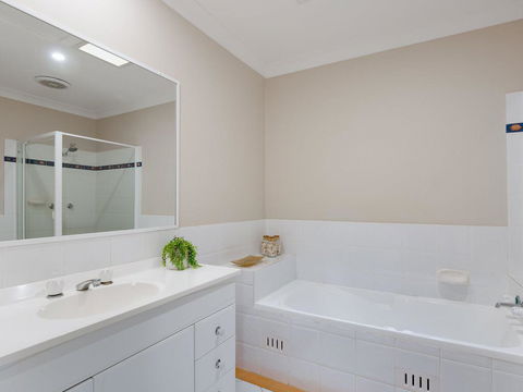 'Walk On Birubi', 1/40 Ocean Ave - Pet Friendly, WIFI, Boat Parking & Water Views - Accommodation Perth 1