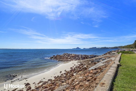 'Yacaaba' Beautiful Waterfront Location - Accommodation Perth 1